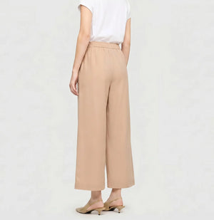 CAROLINE cropped